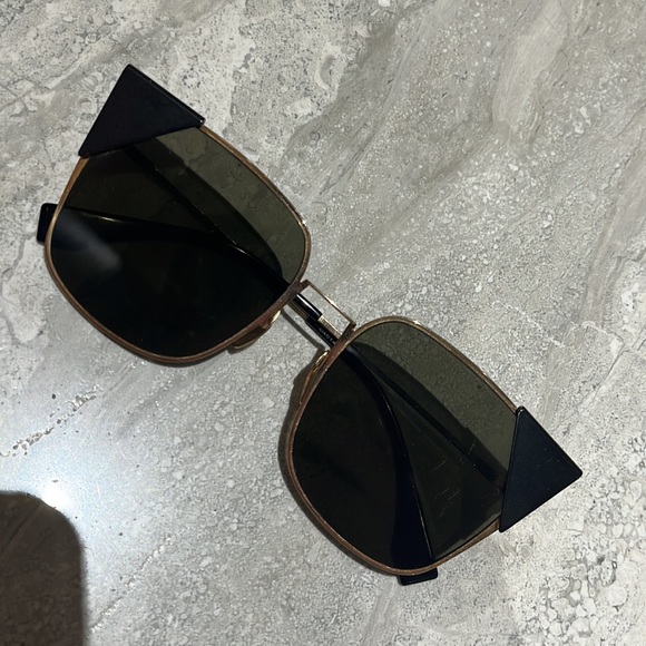 Fendi Sunglasses - Picture 2 of 5